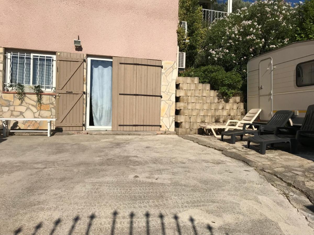 Chambre d hôtes AU CŒUR DES OLIVIERS Marselha Exterior foto
