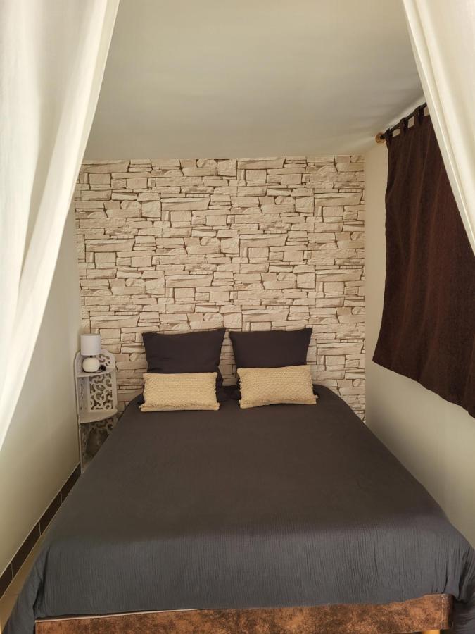 Chambre d hôtes AU CŒUR DES OLIVIERS Marselha Exterior foto